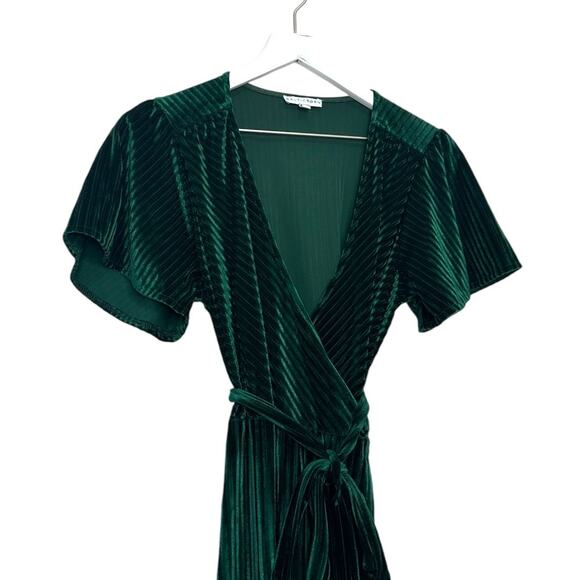 Baltic Born Andi Ribbed Emerald Velvet Wrap Dress Size Small - Picture 4 of 8
